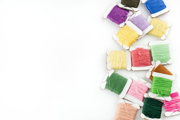 Przykładowe próbki haftu i nici